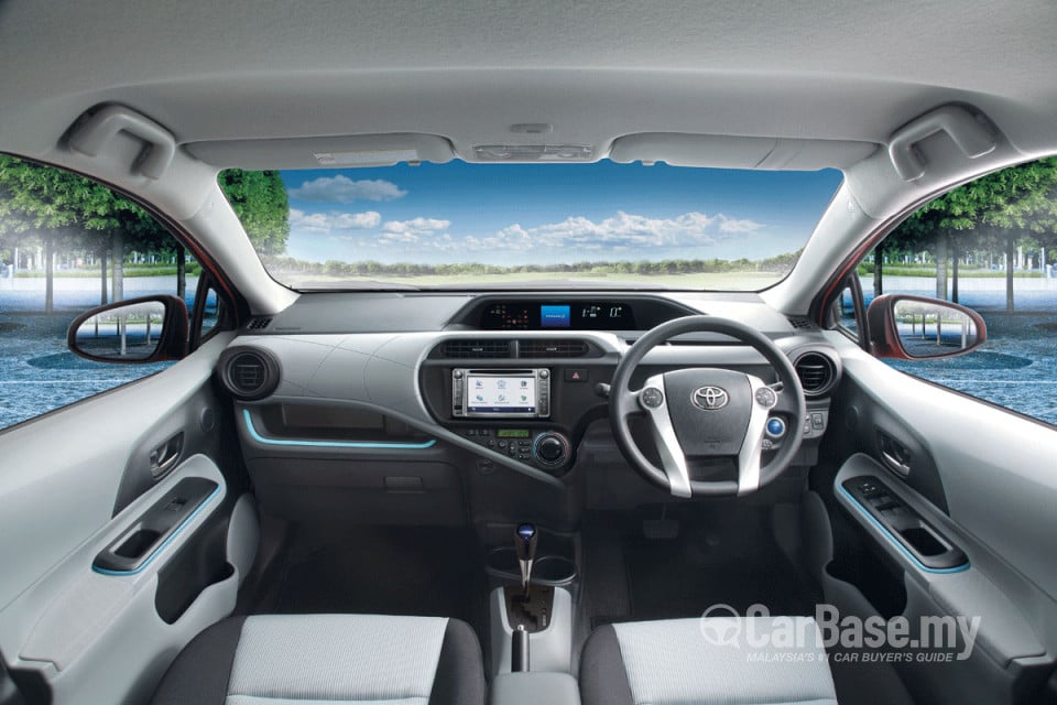 Toyota Prius c Mk1 (2014) Interior