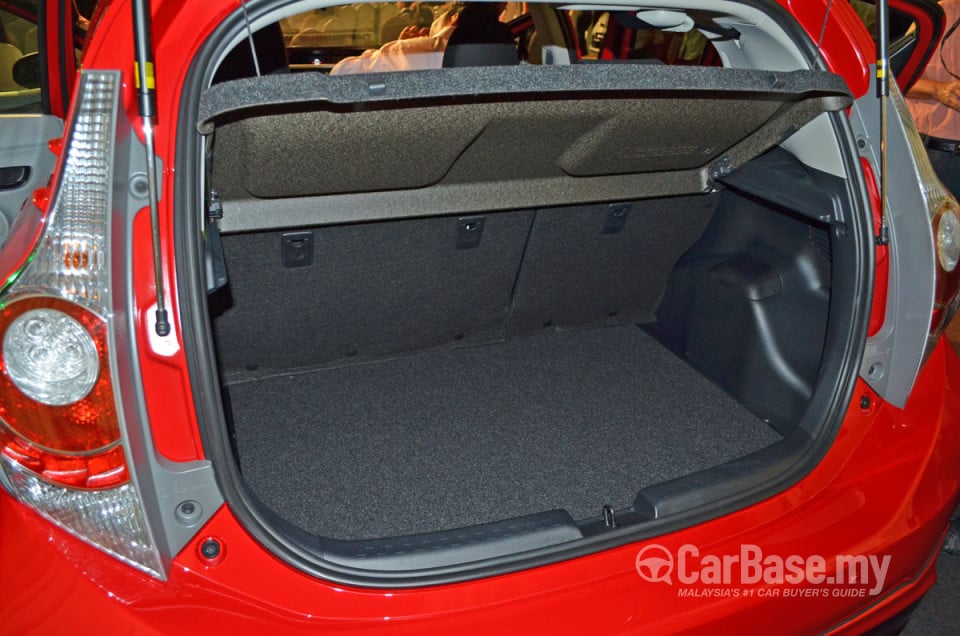 Toyota Prius c Mk1 (2014) Interior