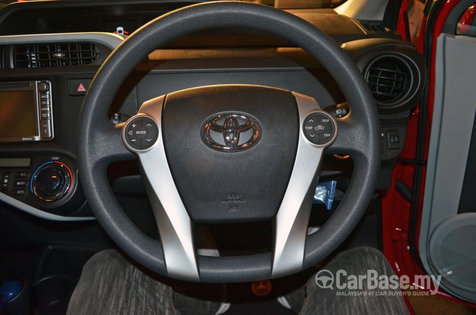 Toyota Prius c Mk1 (2014) Interior