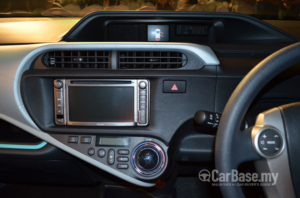 Toyota Prius c Mk1 (2014) Interior