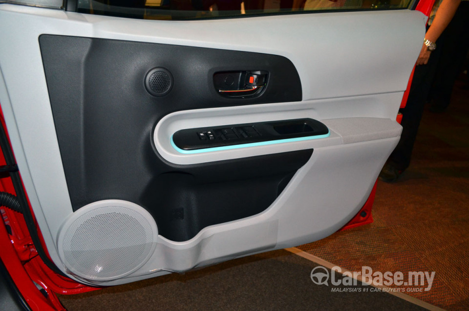 Toyota Prius c Mk1 (2014) Interior
