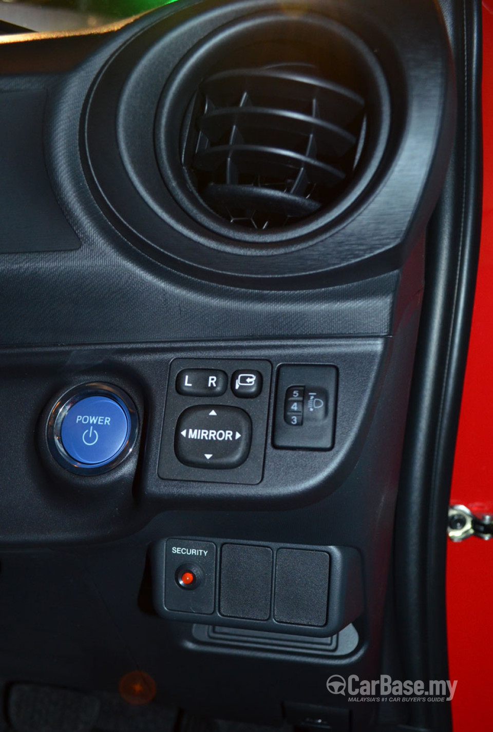 Toyota Prius c Mk1 (2014) Interior