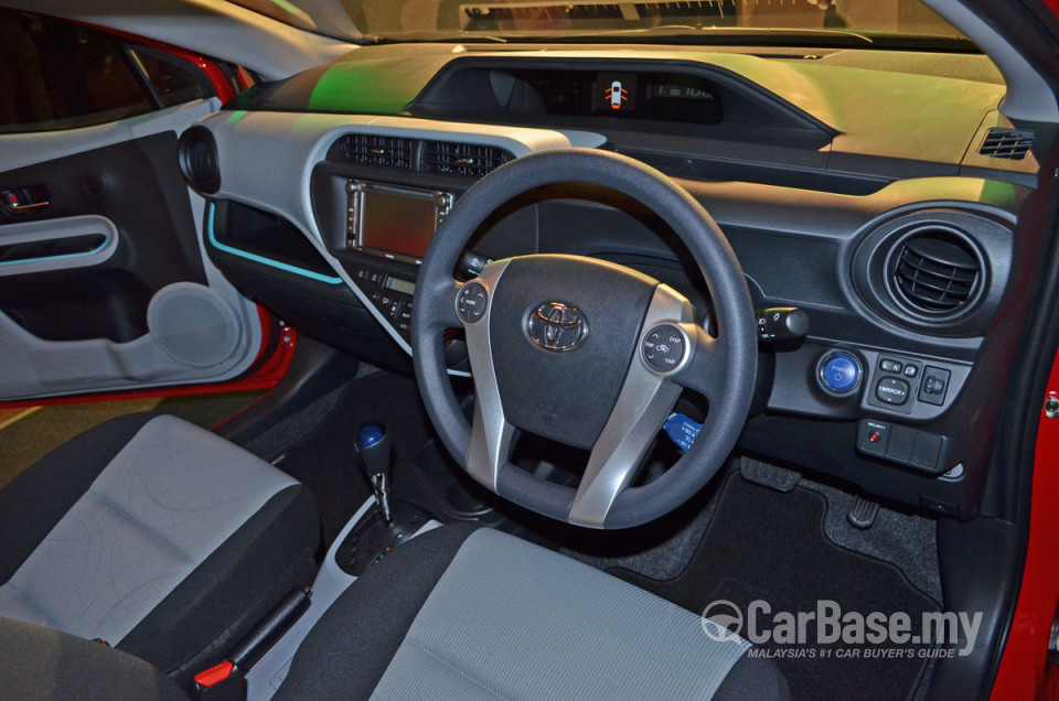 Toyota Prius c Mk1 (2014) Interior