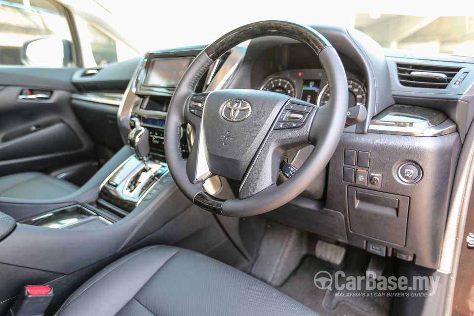 Toyota Vellfire AH30 (2016) Interior