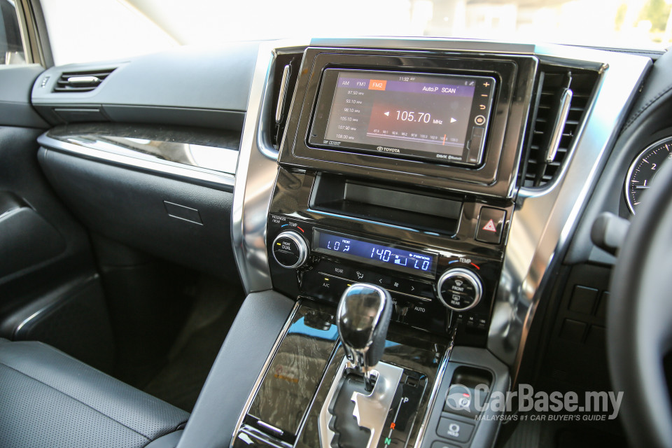 Toyota Vellfire AH30 (2016) Interior