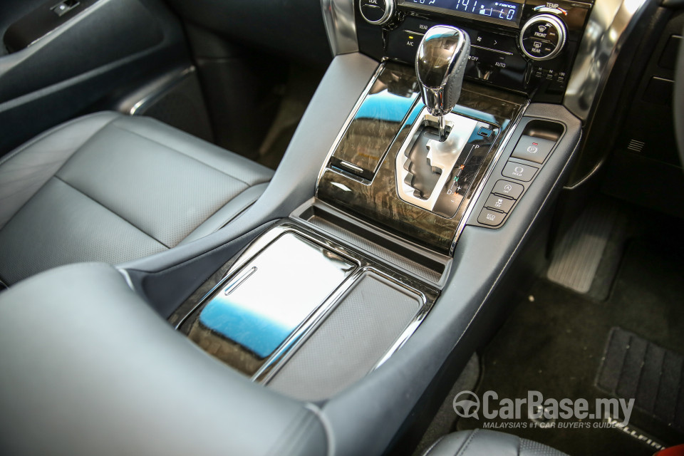 Toyota Vellfire AH30 (2016) Interior