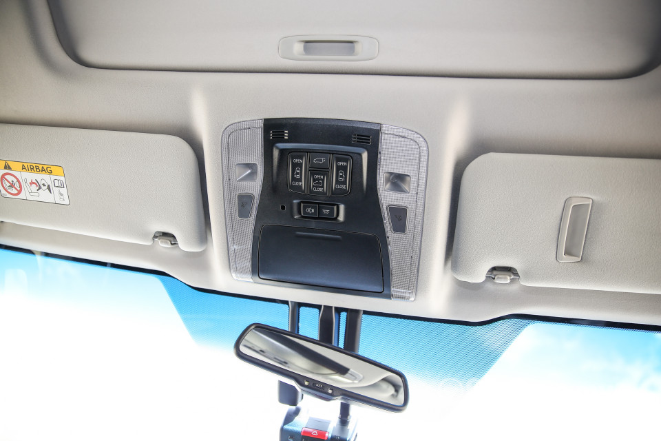 Toyota Vellfire AH30 (2016) Interior