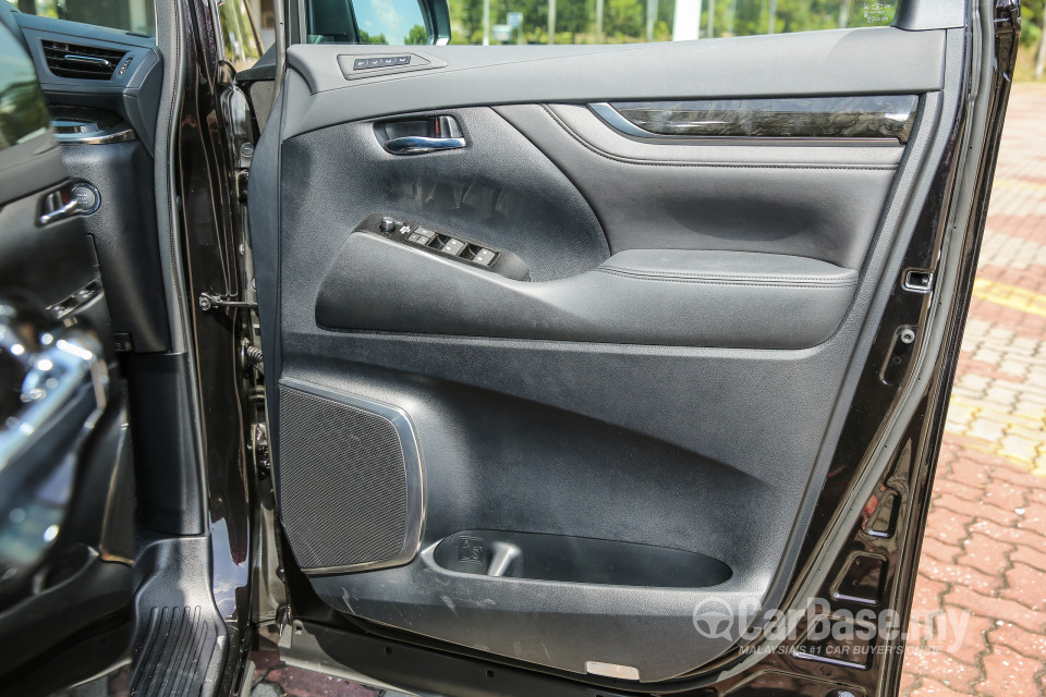 Toyota Vellfire AH30 (2016) Interior