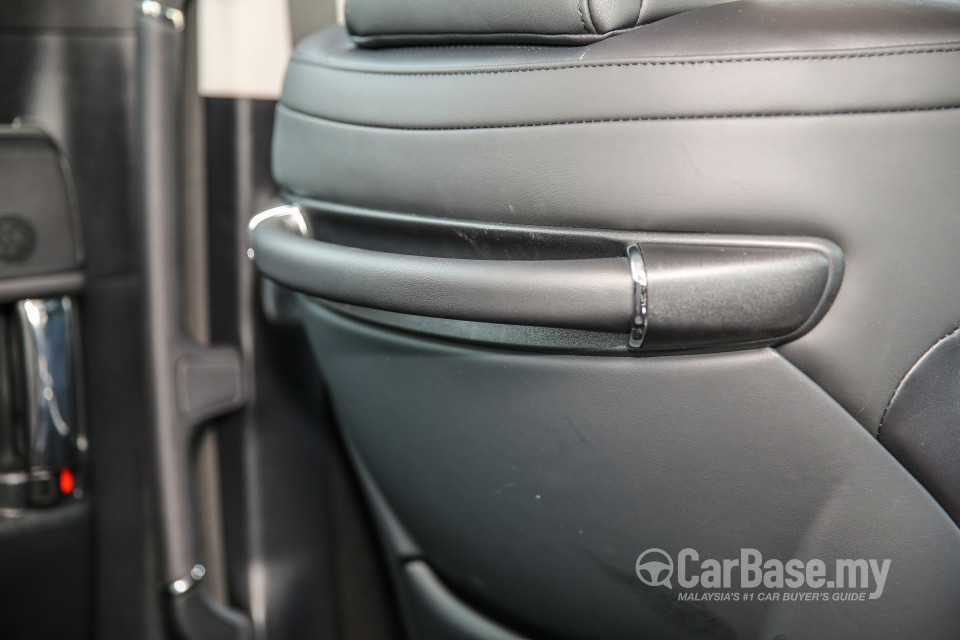 Toyota Vellfire AH30 (2016) Interior