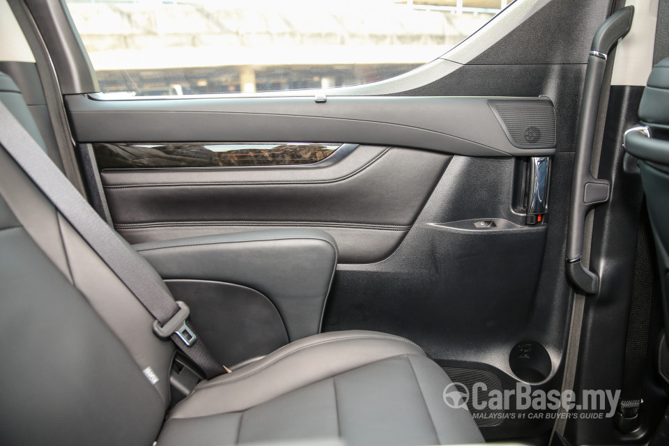 Toyota Vellfire AH30 (2016) Interior