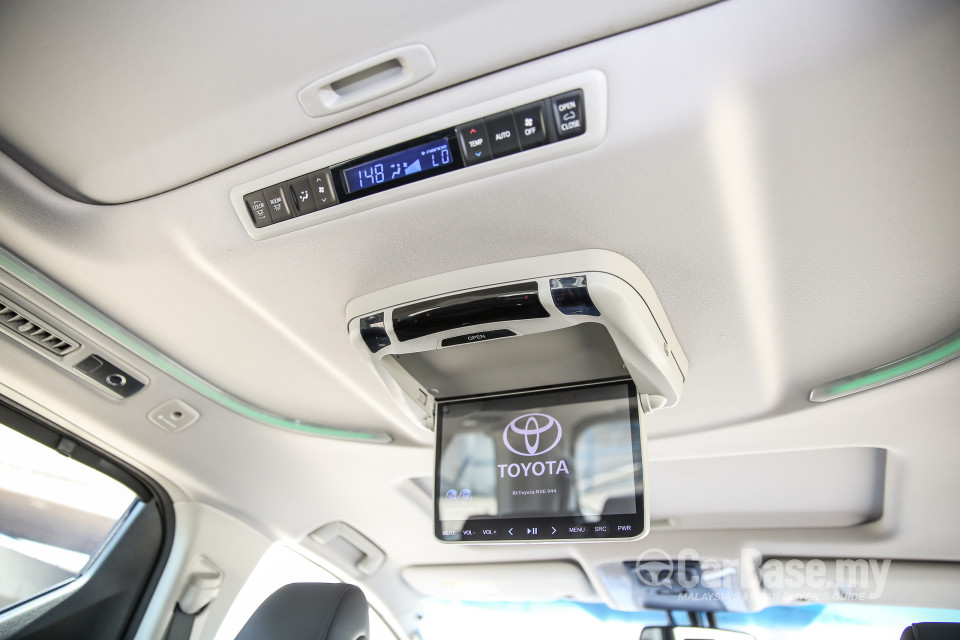 Toyota Vellfire AH30 (2016) Interior