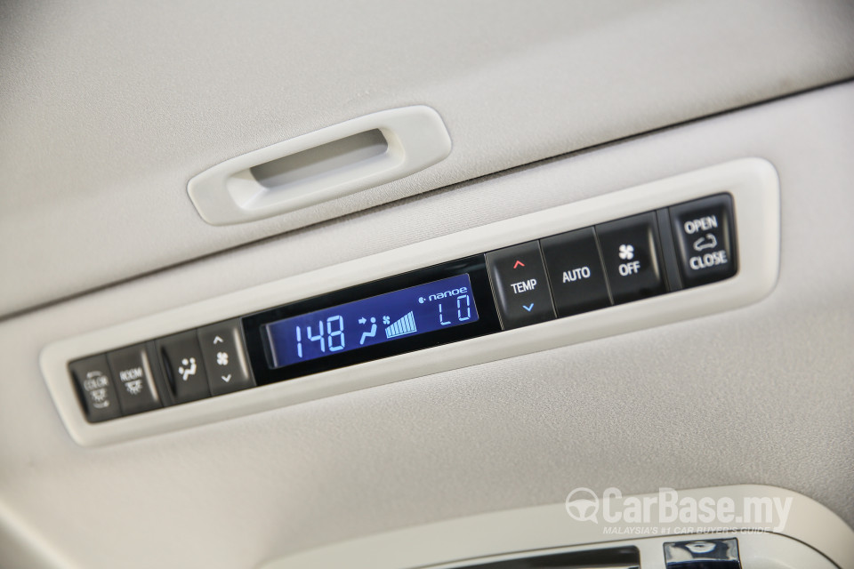 Toyota Vellfire AH30 (2016) Interior