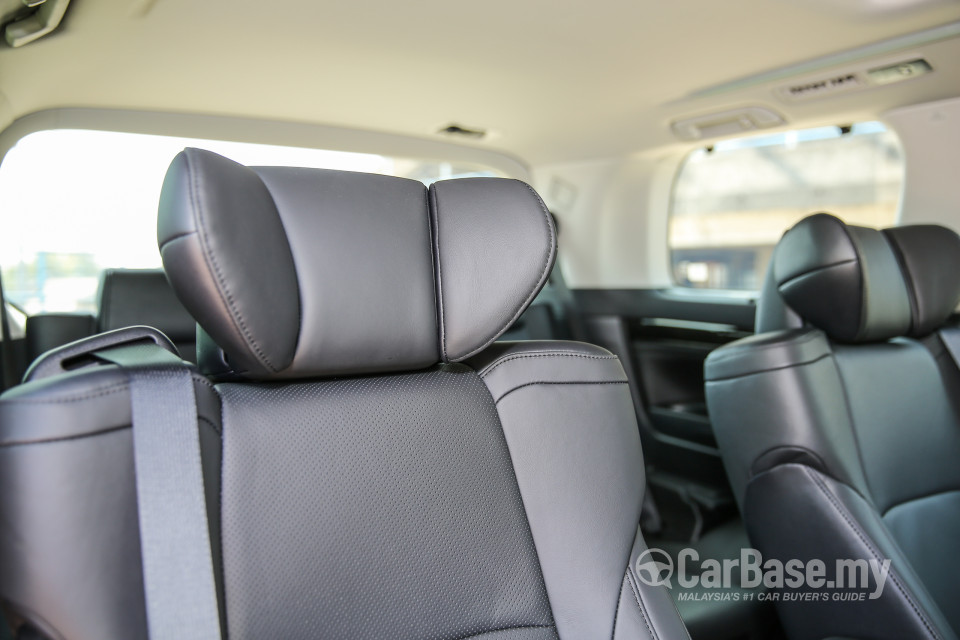 Toyota Vellfire AH30 (2016) Interior