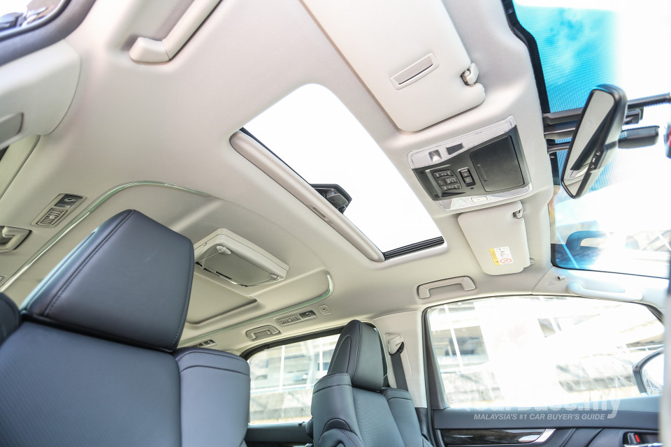 Toyota Vellfire AH30 (2016) Interior