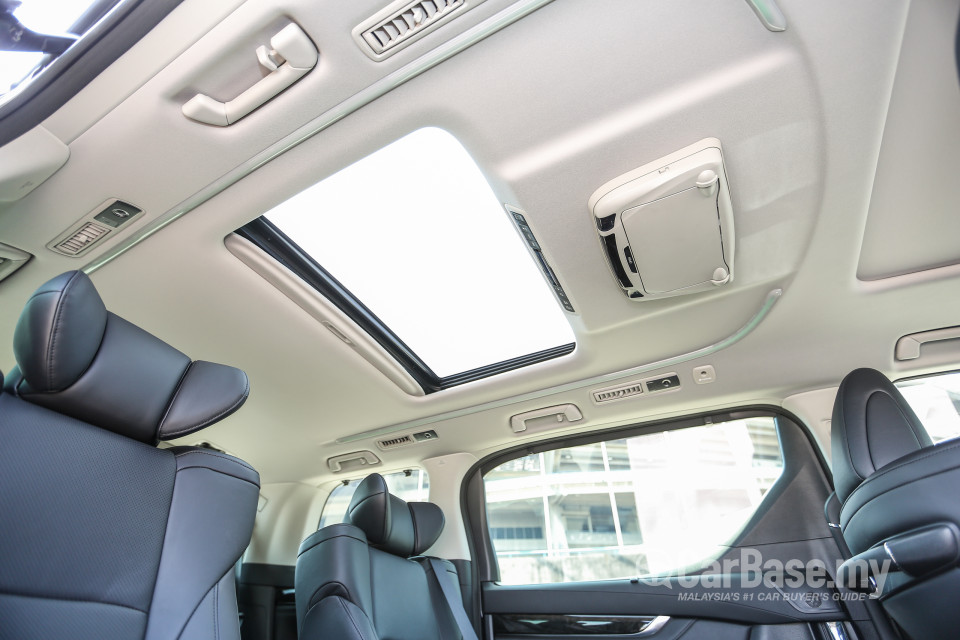 Toyota Vellfire AH30 (2016) Interior