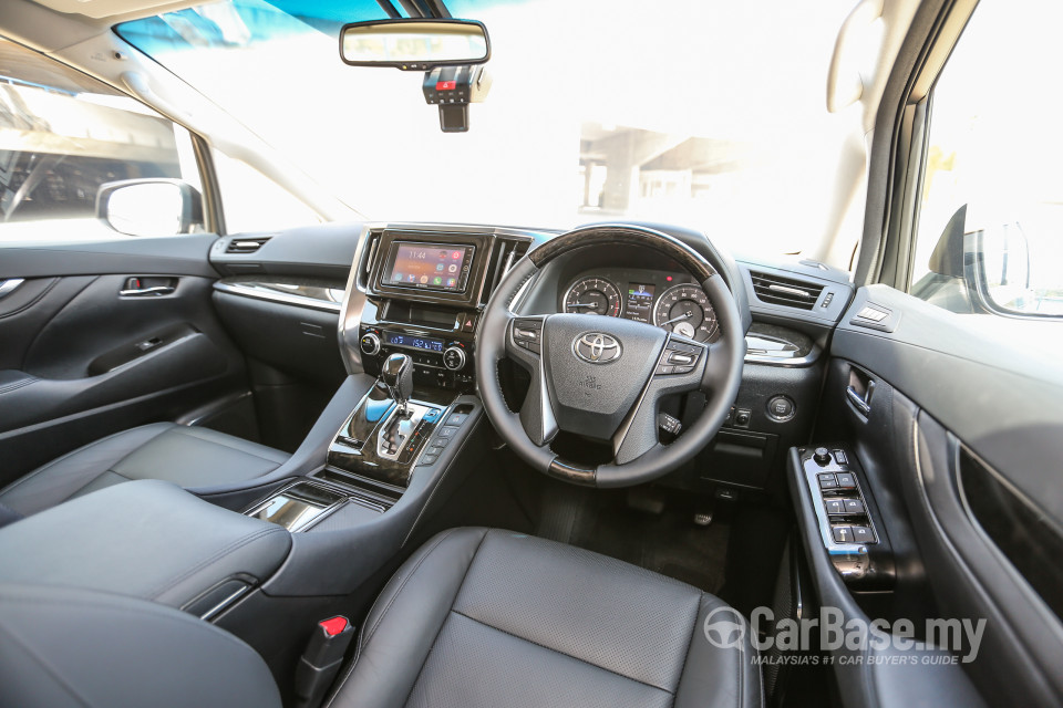 Toyota Vellfire AH30 (2016) Interior