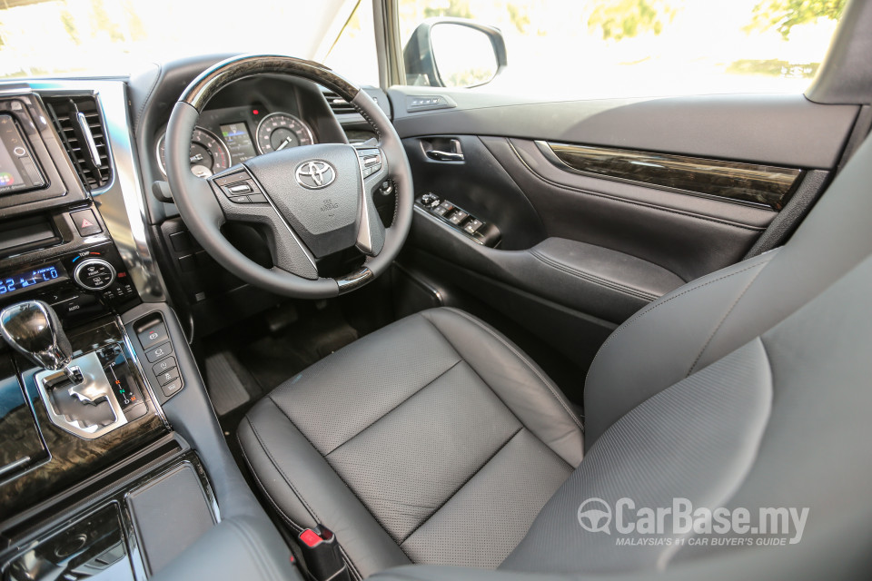 Toyota Vellfire AH30 (2016) Interior