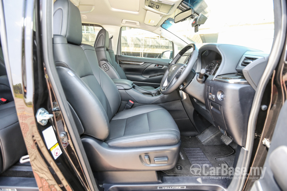 Toyota Vellfire AH30 (2016) Interior