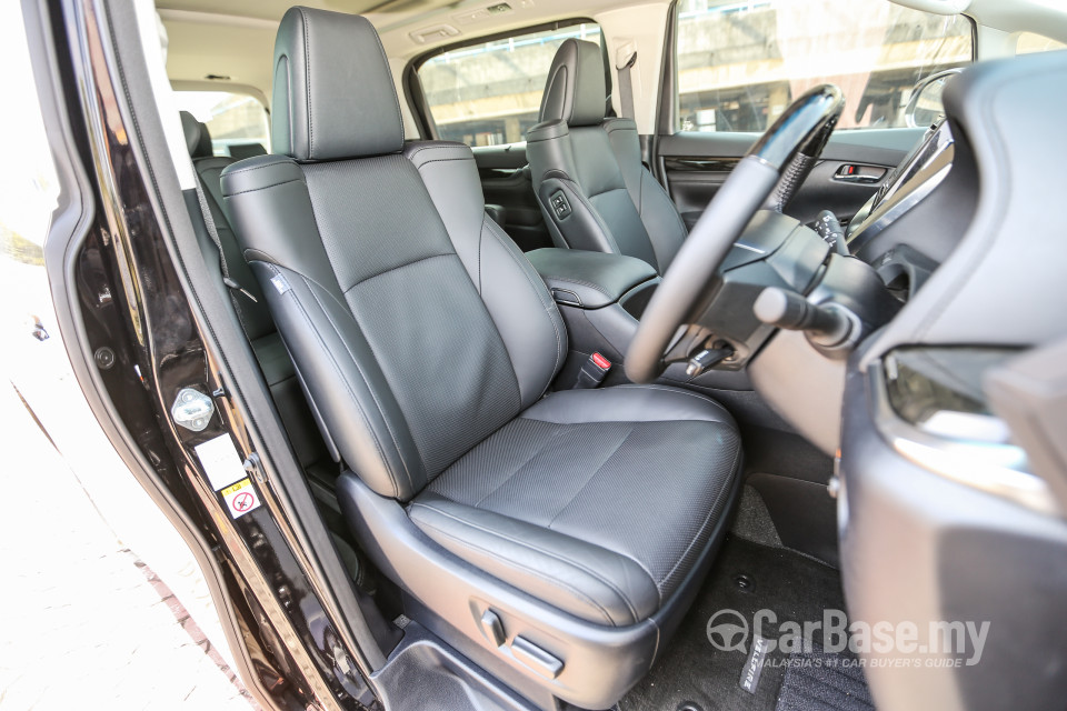 Toyota Vellfire AH30 (2016) Interior