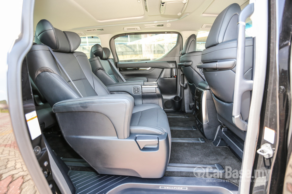 Toyota Vellfire AH30 (2016) Interior