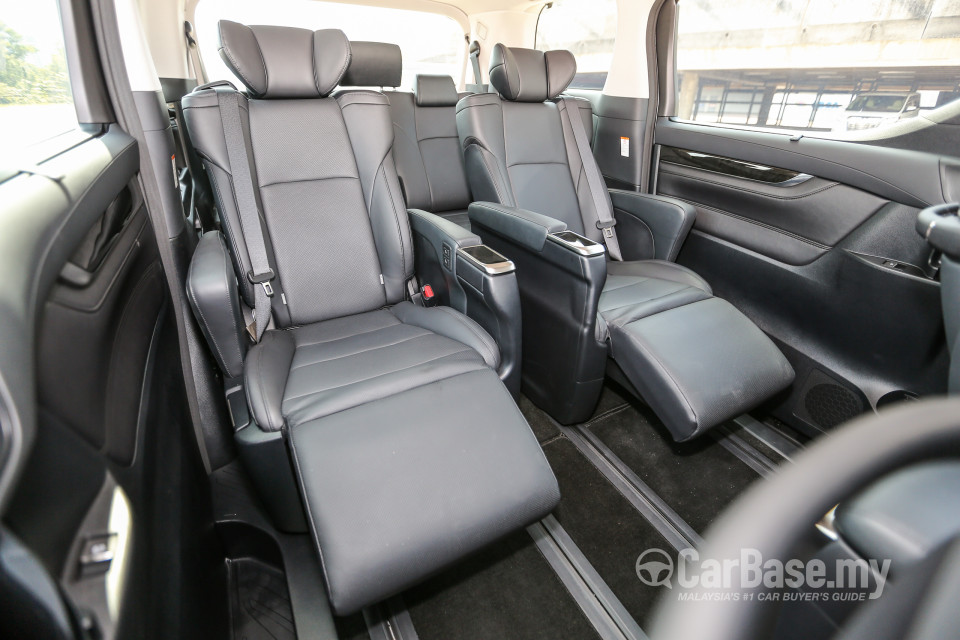 Toyota Vellfire AH30 (2016) Interior