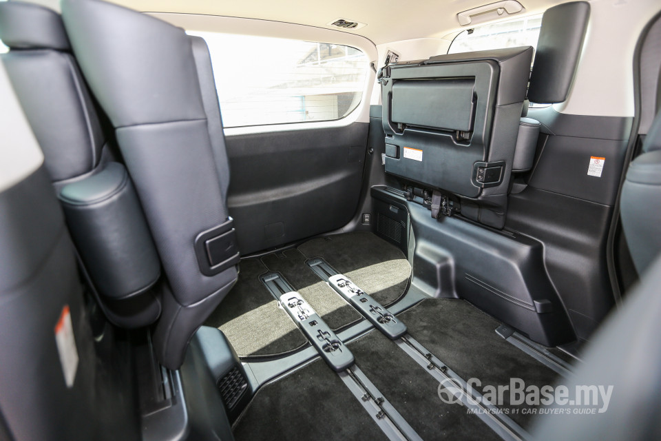 Toyota Vellfire AH30 (2016) Interior