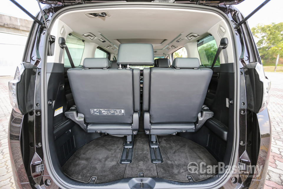 Toyota Vellfire AH30 (2016) Interior
