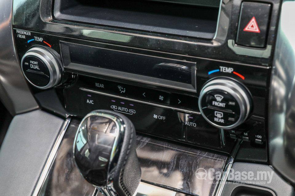 Toyota Vellfire AH30 Facelift (2018) Interior