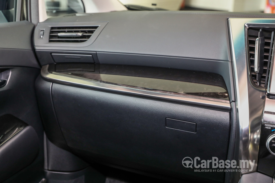 Toyota Vellfire AH30 Facelift (2018) Interior