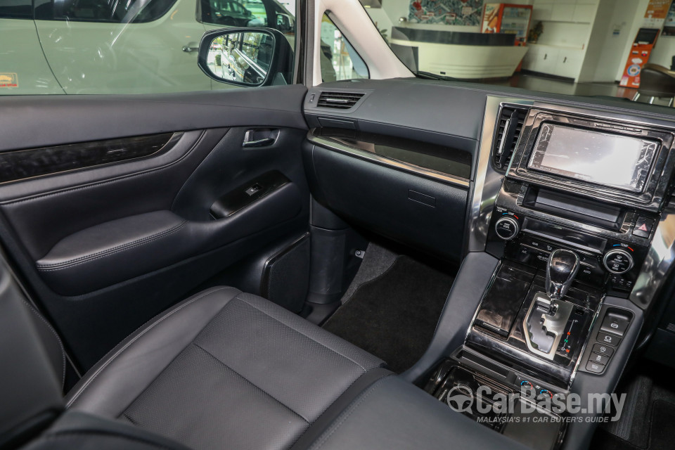 Toyota Vellfire AH30 Facelift (2018) Interior