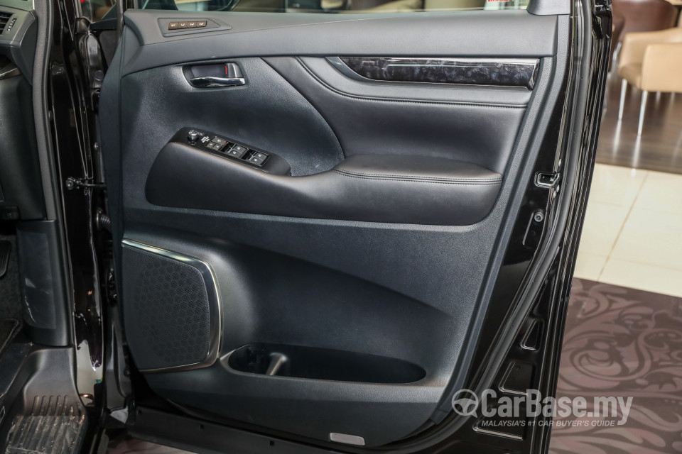 Toyota Vellfire AH30 Facelift (2018) Interior