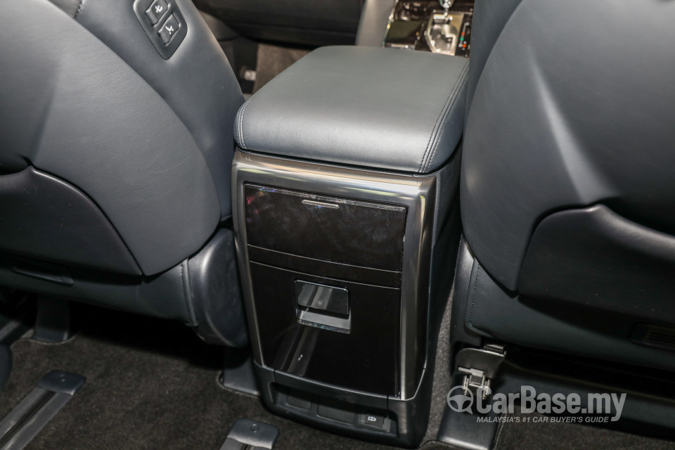 Toyota Vellfire AH30 Facelift (2018) Interior