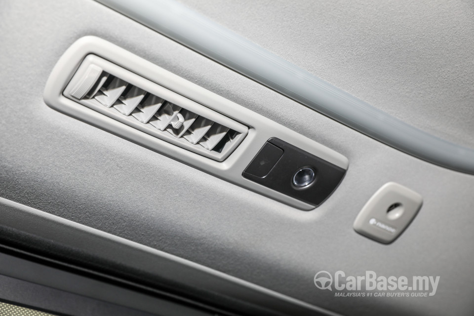 Toyota Vellfire AH30 Facelift (2018) Interior