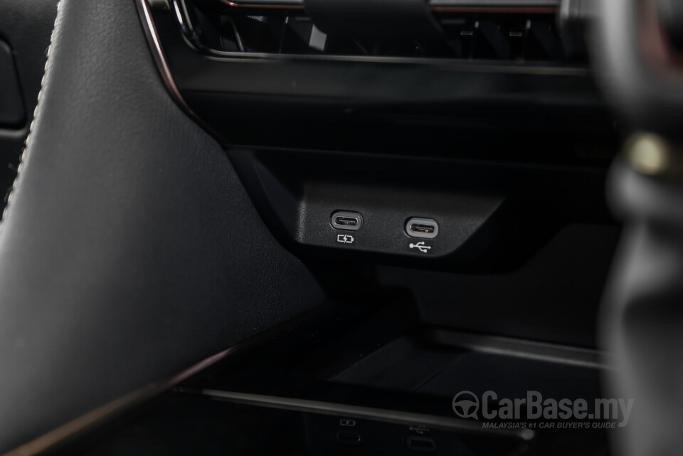 Toyota Vellfire AH40 (2023) Interior