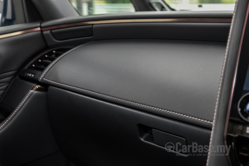 Toyota Vellfire AH40 (2023) Interior