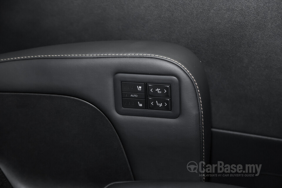 Toyota Vellfire AH40 (2023) Interior