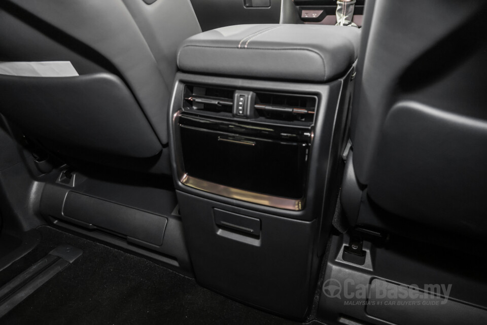 Toyota Vellfire AH40 (2023) Interior