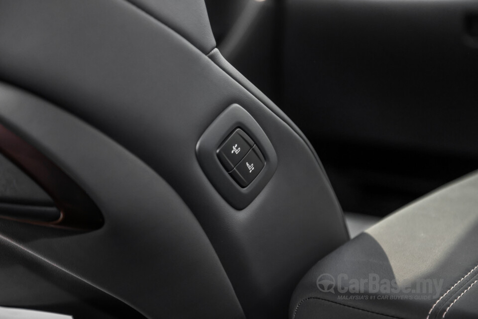 Toyota Vellfire AH40 (2023) Interior