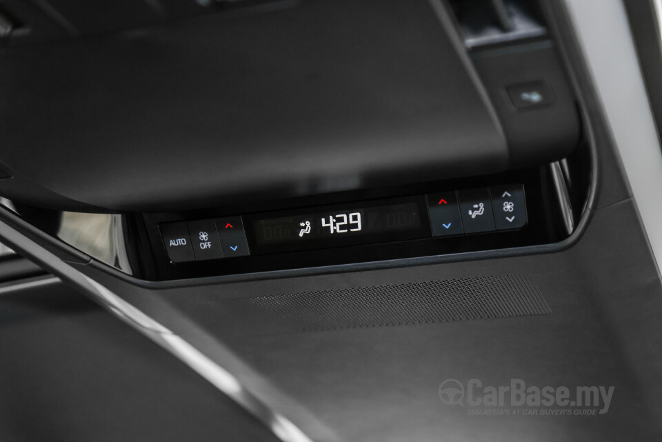 Toyota Vellfire AH40 (2023) Interior