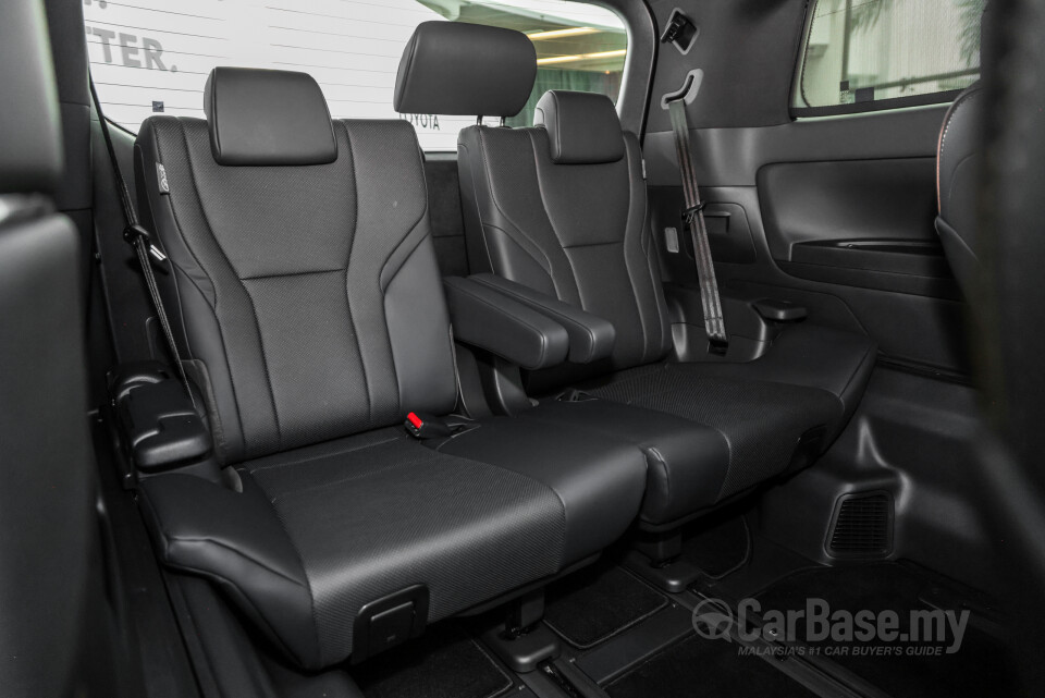 Toyota Vellfire AH40 (2023) Interior