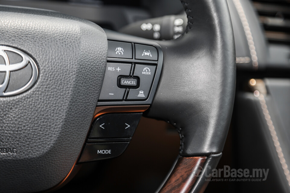 Toyota Vellfire AH40 (2023) Interior