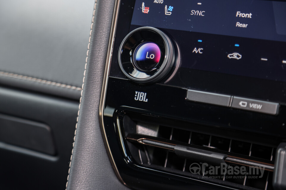 Toyota Vellfire AH40 (2023) Interior