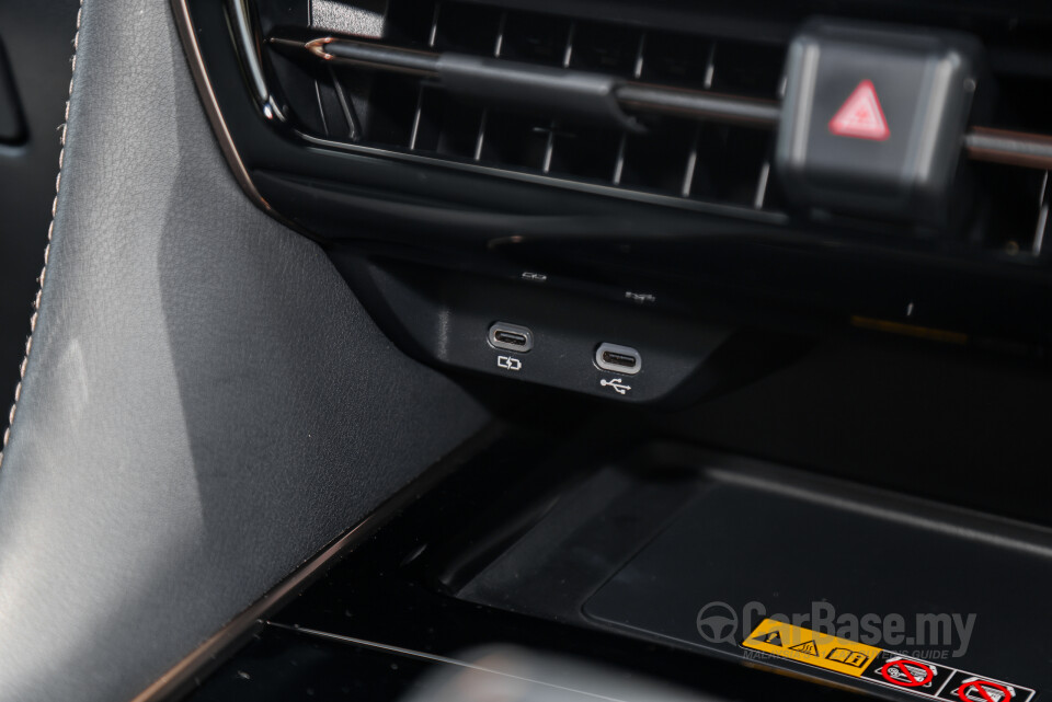 Toyota Vellfire AH40 (2023) Interior