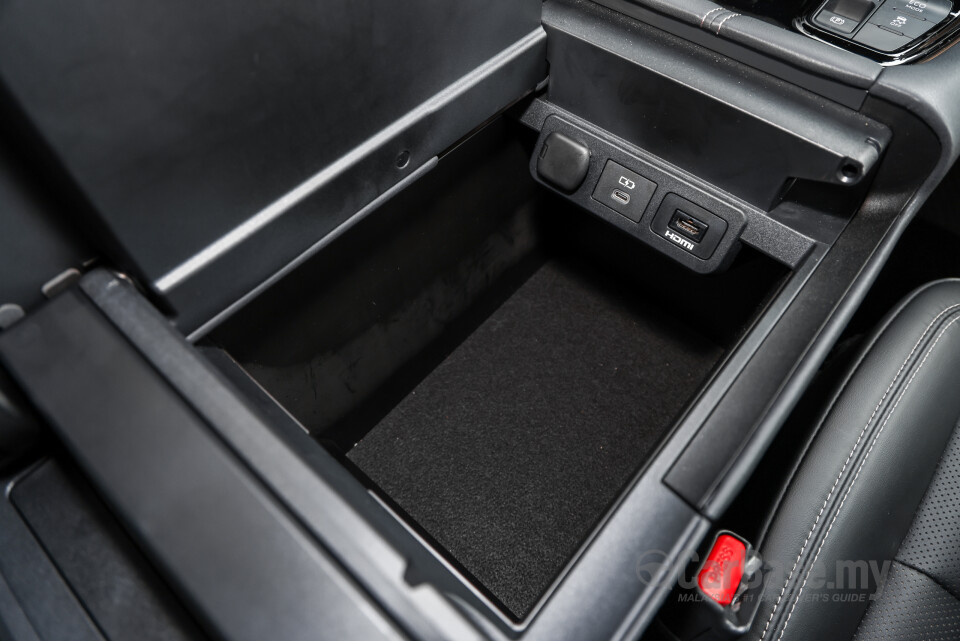 Toyota Vellfire AH40 (2023) Interior