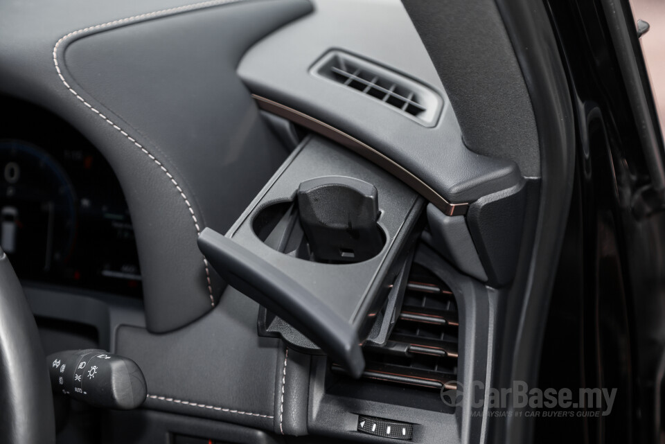 Toyota Vellfire AH40 (2023) Interior