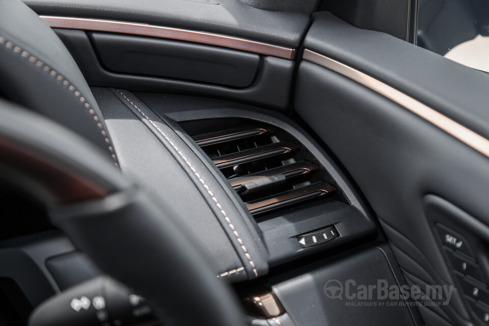 Toyota Vellfire AH40 (2023) Interior