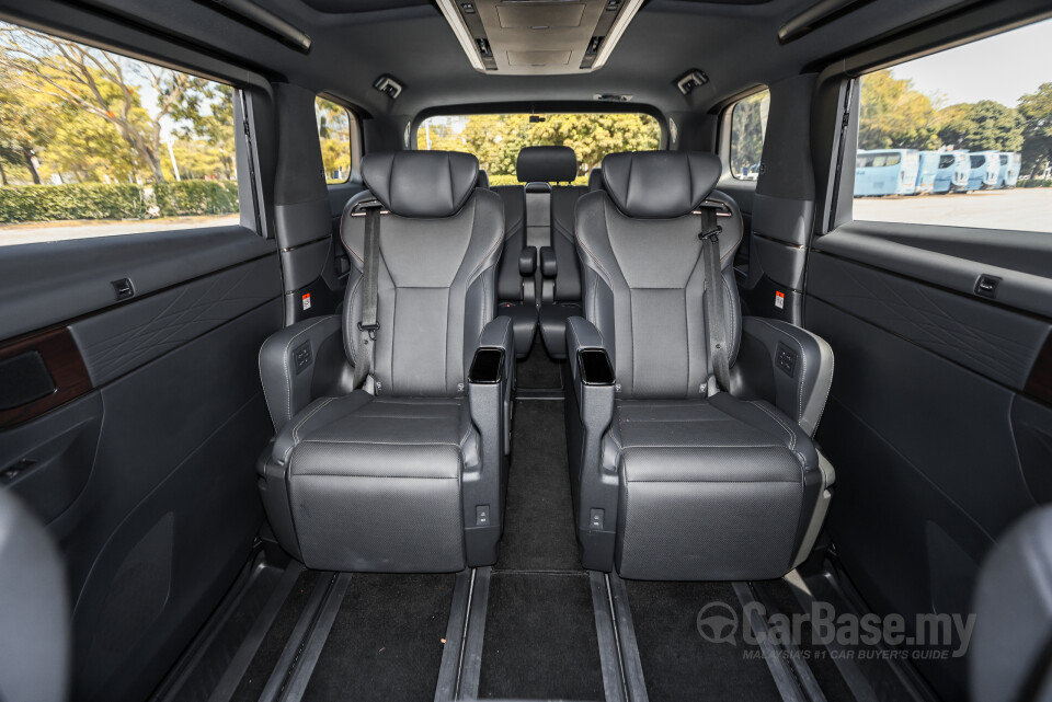Toyota Vellfire AH40 (2023) Interior