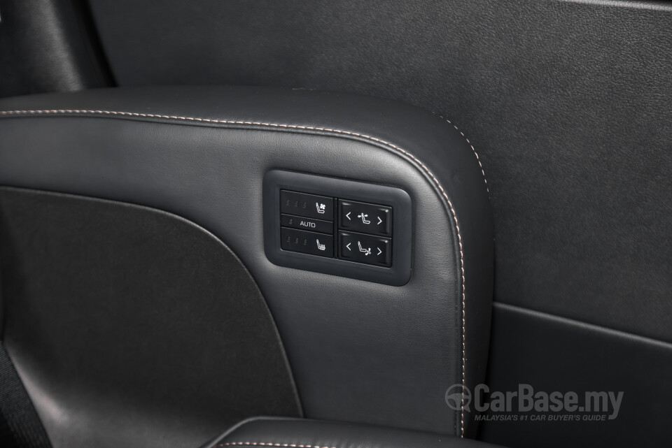 Toyota Vellfire AH40 (2023) Interior