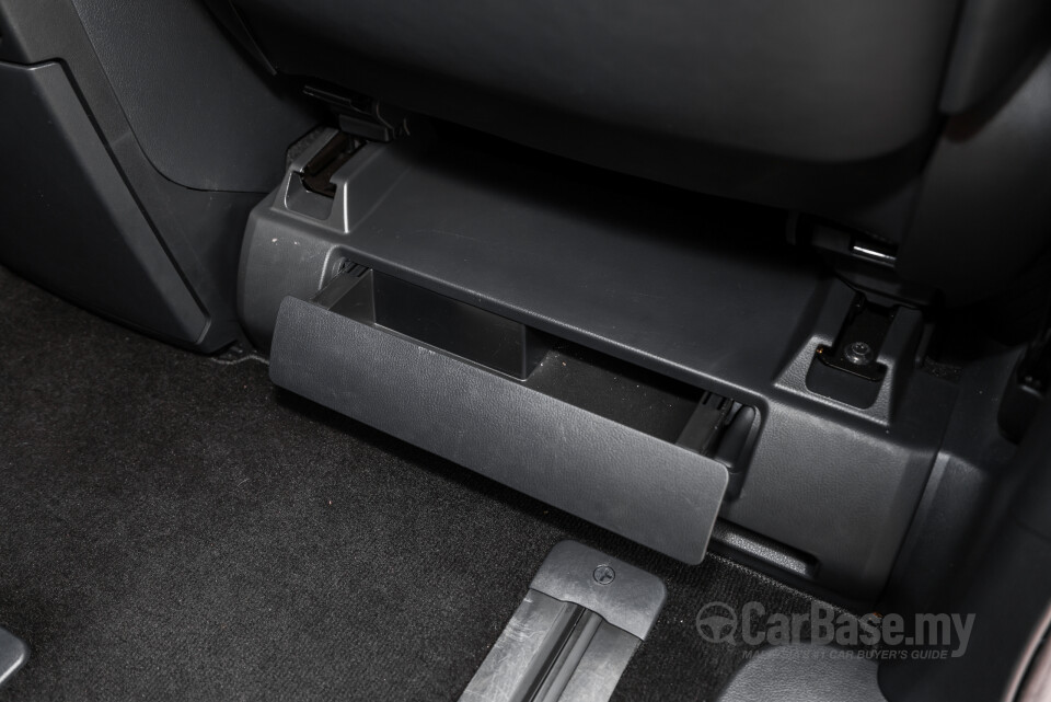 Toyota Vellfire AH40 (2023) Interior