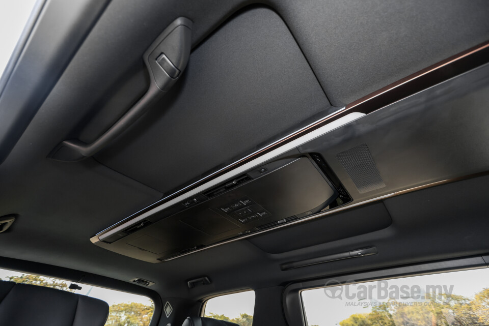 Toyota Vellfire AH40 (2023) Interior
